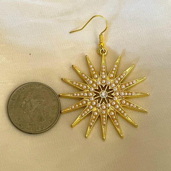 Radiant Gold Starburst Earrings with Pearls - Picture 3 of 4